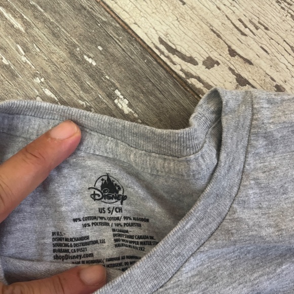 Disney Monsters Inc. “I wrapped it myself” Holiday T-shirt - Picture 3 of 3